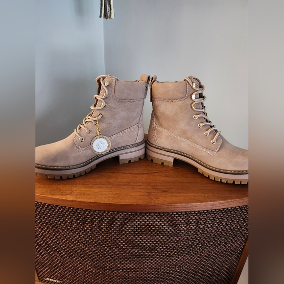 BN - Size 9 Chelsee Girl Nude-Light Pink Combat Ankle Boots - Picture 3 of 13